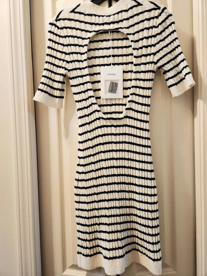 Nuevo Vestido CHANEL Crudo y Azul Marino Espalda Abierta Mangas Cortas - Talla 36 Foto 2 de 4