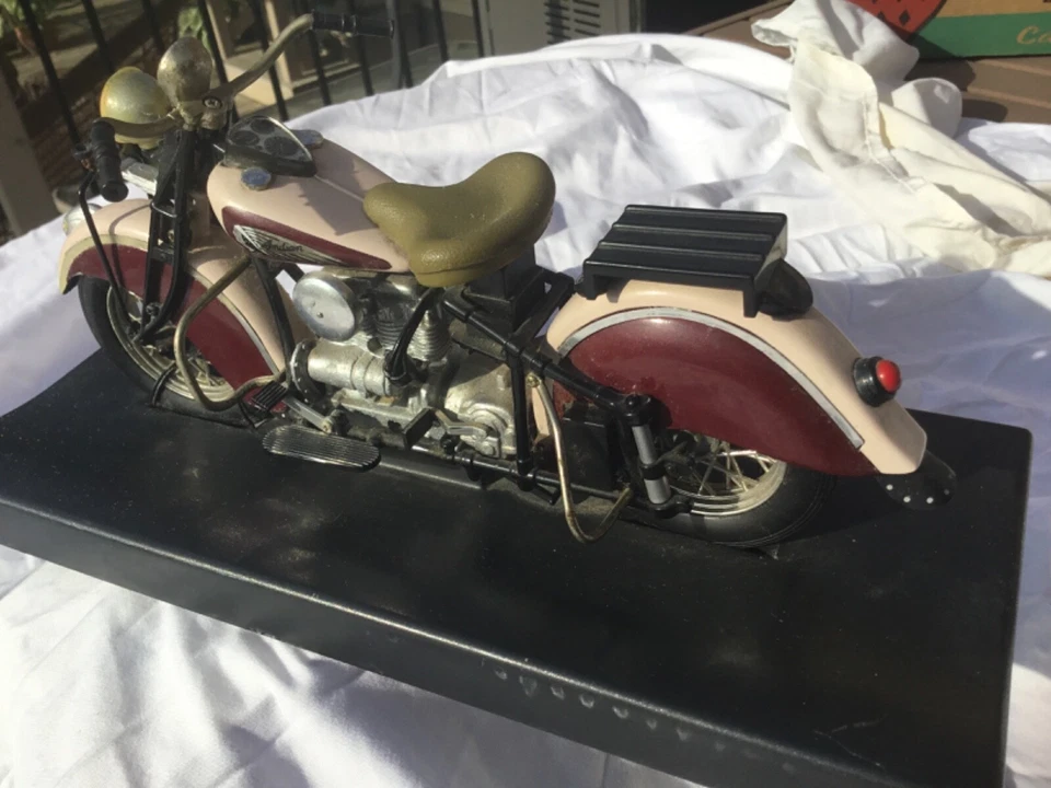 1996 Tootsie Toy 1942 INDIAN Motorcycle 442 Die-Cast 1/:10 Scale Replica - Image 2 of 4