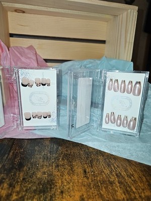 .Custom Hand-Painted Press-On Nail Sets with Luxury Display Cases