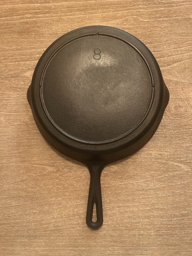 #8 Three Notch Lodge Cast Iron Skillet, Excellent Condition, Sits Flat