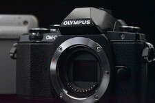  US Duty Paid Olympus OM-D E-M10 16.1MP Digital SLR Camera Black Japan 9070