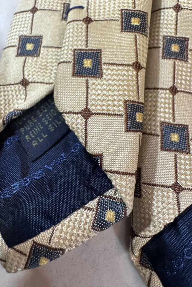 Corbata para hombre Luciano Barbera ladrillo beige borgoña cuadrada geométrica seda $215 Foto 3 de 4