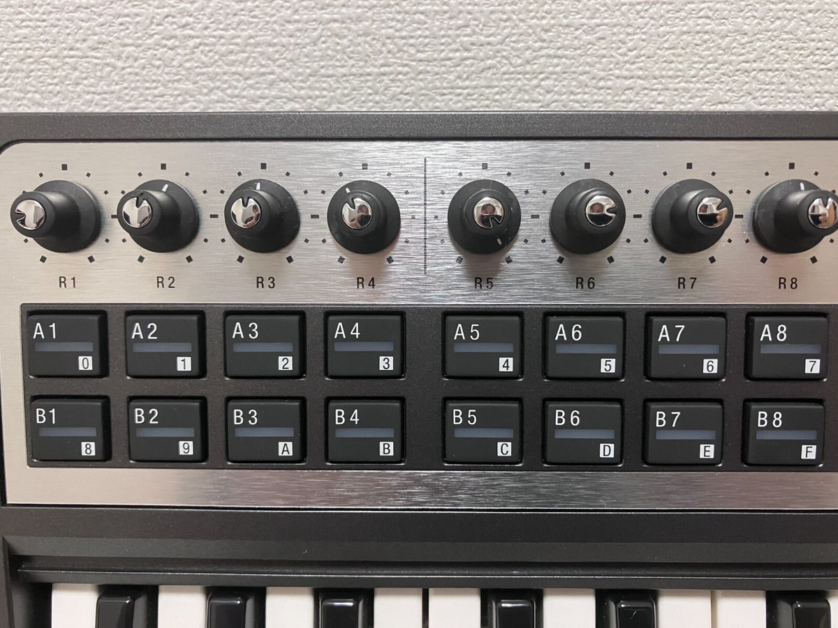 Roland EDIROL PCR-300 MIDI KEYBOARD CONTROLLER Synthesizer