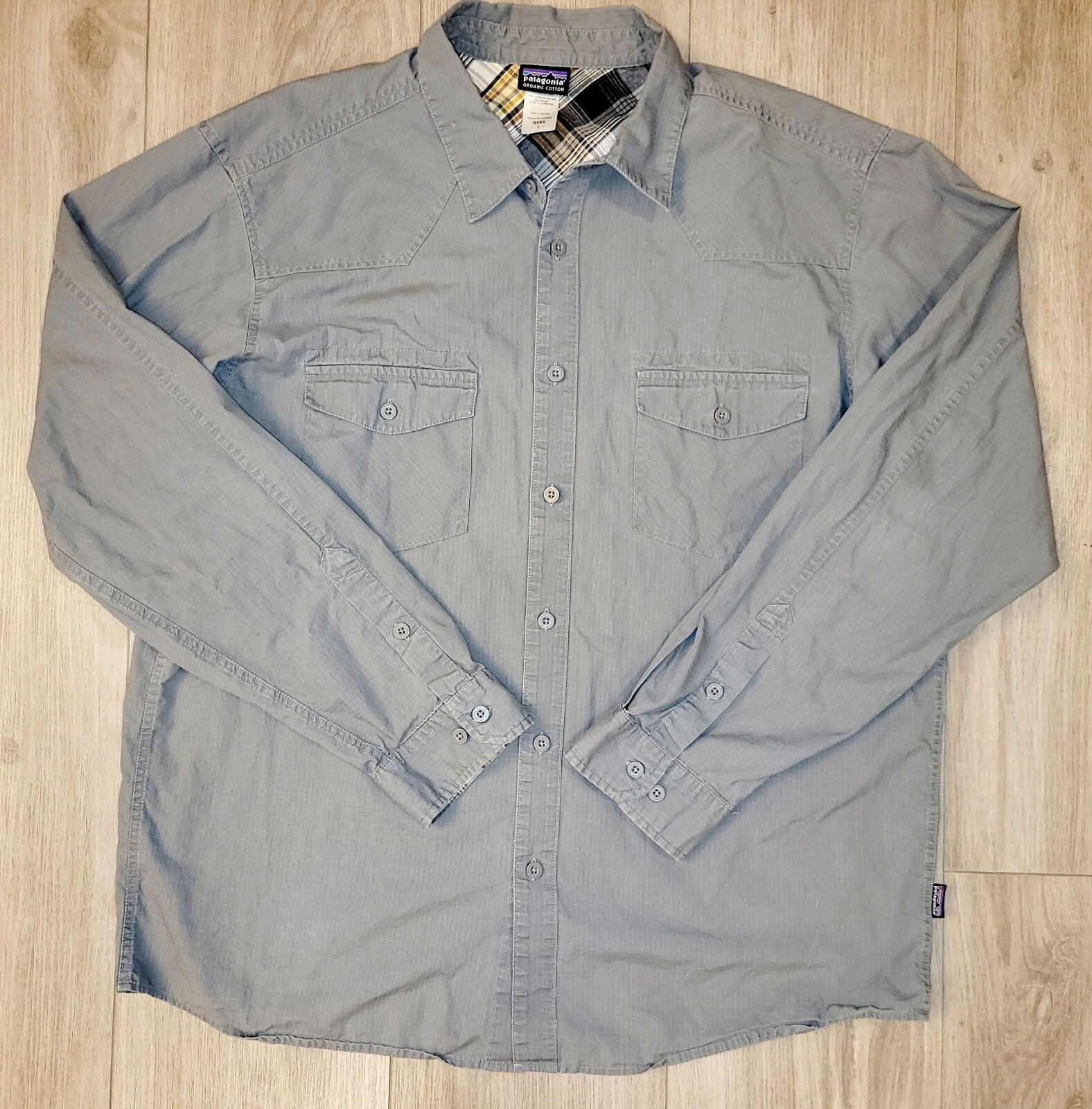 Patagonia Slick Calm Gray Button Up Long Sleeve Hiking Shirt Men's Large EUC
Opens in a new window o