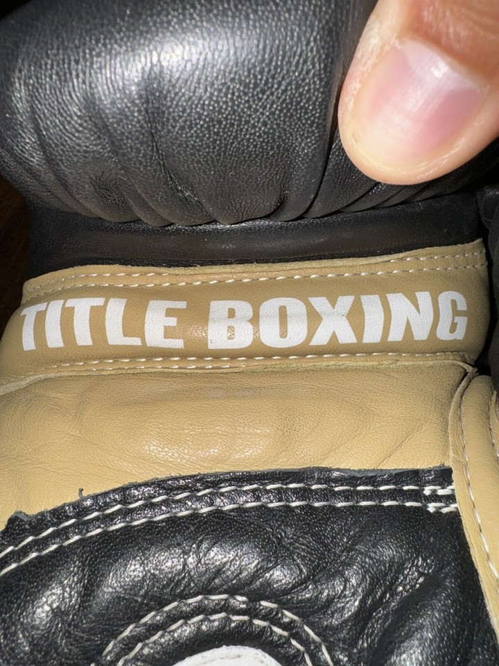 TITLE Boxing Gel World V2T Bag Glove Size L 16oz Blck/Gld W/Mouthguard