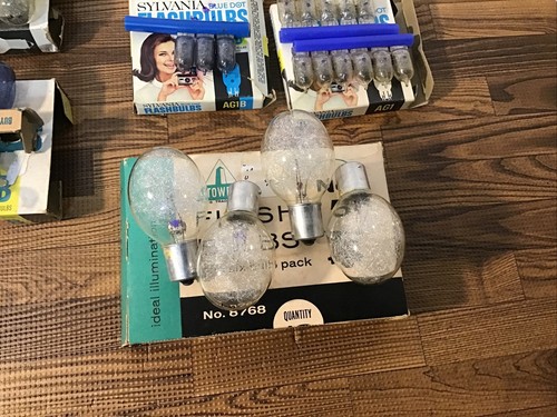 Vintage Lot Of Sylvania GE Tower Flash Bulbs M3 AG1 Not All Boxes Full - Picture 6 of 6