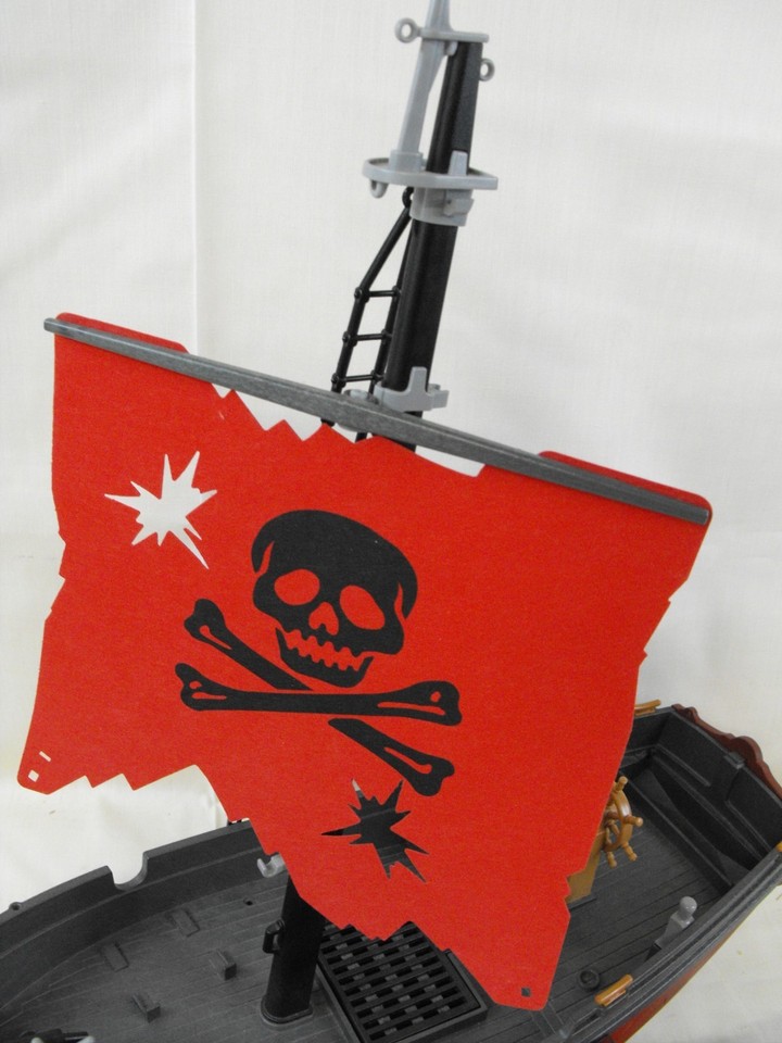 PLAYMOBIL PIRATE SHIP/CORSAIR with red sails, accessories and three