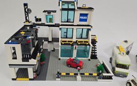 LEGO CITY: Police Headquarters (7744) Lot 108 Figures 60021 7034 7288 + Extras