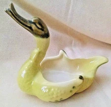 SWAN ASHTRAY UNMARKED HULL DISH GREEN MCM VINTAGE CERAMIC RUNNERS BASE DISPLAY*