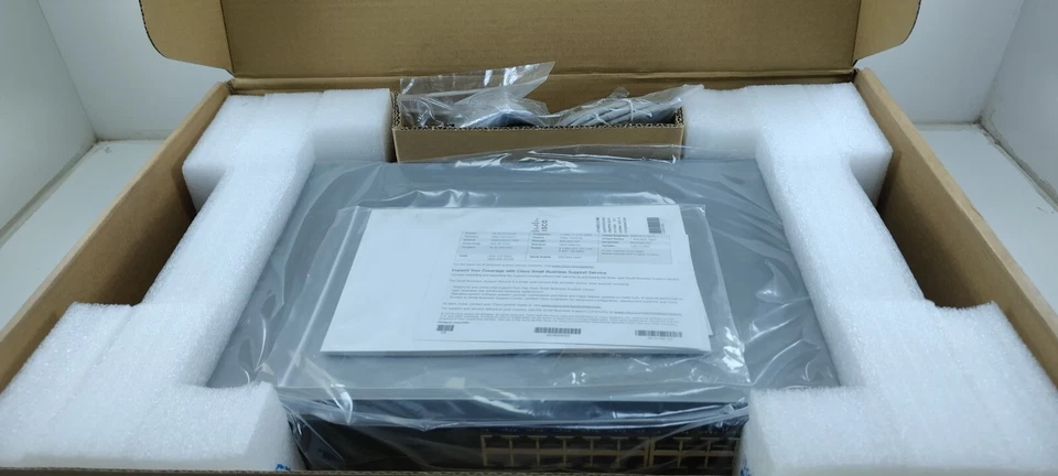 CISCO SF300-24PP 24 Port Managed POE+ Network Switch with Gigabit - Image 2 of 4