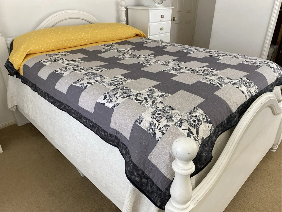Colcha acolchoada cinza floral solteiro/duplo com farsa amarela contrastante - Imagem 2 de 4