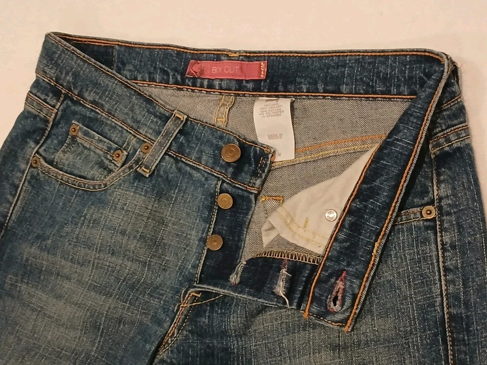 Vintage Levi's Jeans Women Size 5M  Boy Cut Blue Y2K - Image 3 of 4
