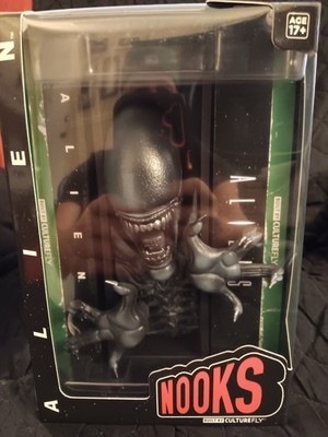 Alien Vinyl Nook Built By CultureFly Xenomorph Bookshelf Nooks NEW