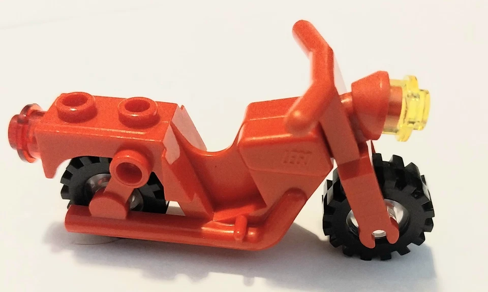 Vintage Lego Classic Town Motorcycle Rare Headlight Taillight Bike Red Original - Image 3 of 4