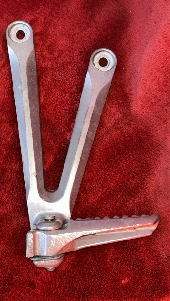 Soporte de estriberas traseras para pasajero Suzuki GSXR 600 2006 079 080 ADC6 bonito MEL-L/R Foto 3 de 4