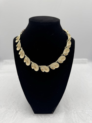 Vintage B.S.K Cream & Brushed Gold Detail Enamel Gold-tone Choker Necklace 16”
