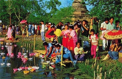 Thailand Thai Ladies enjoying the Loy Krathong F