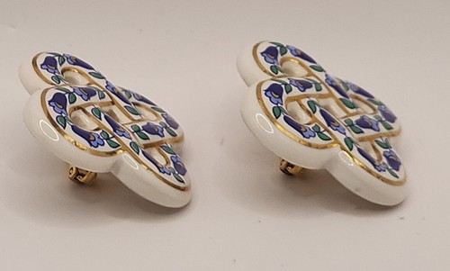 Vintage Porcelain Ceramic Celtic Knot Flower Clip-On White & Blue Earrings - Picture 2 of 7