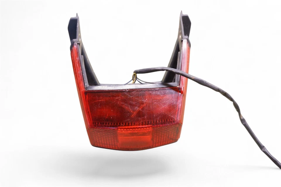 Cubierta de luz trasera Yamaha Vision XZ550 XZ 550 YD38 *AH33 Foto 4 de 4