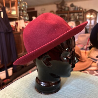 Vintage Lancaster Woman’s Red Hat 100% Wool With Feather Appliqué Buy LANCASTER Maroon Red Wool 1990 main image 4