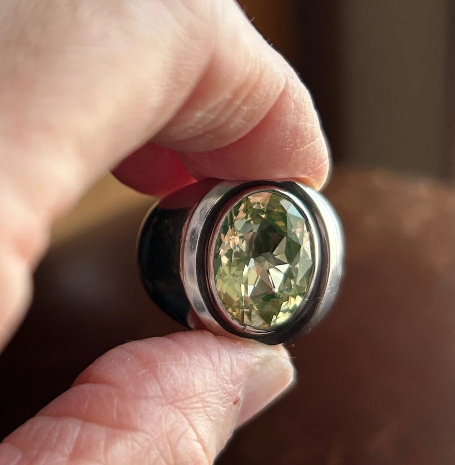 Anillo de titanio para hombre talla 10,5 verde corte ovalado piedra como peridoto gema grande USADO Foto 2 de 4
