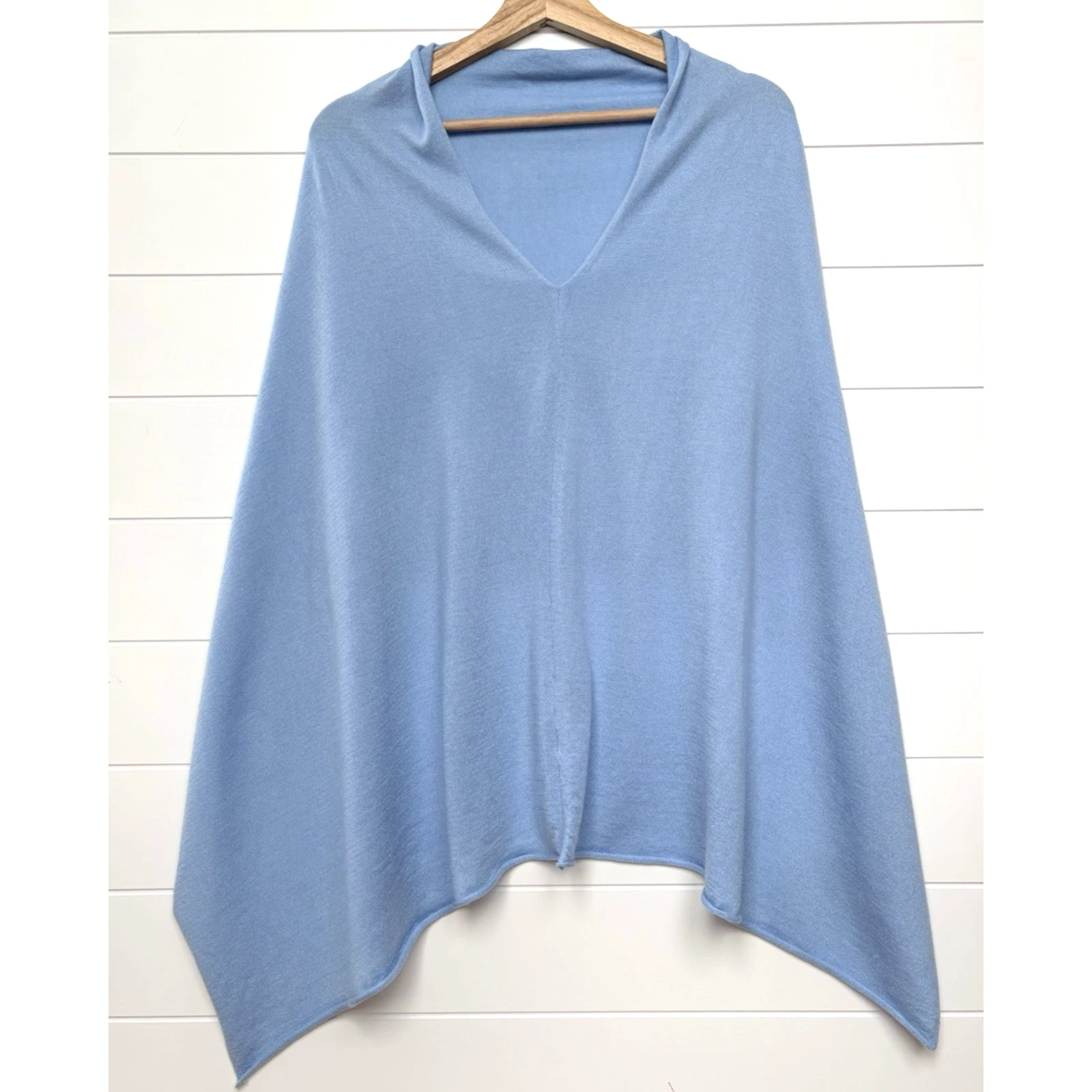 Kerisma Shawl Poncho Cape Soft Lightweight Layer Light Blue Cozy Draped Size OS
Opens in a new windo