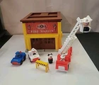 Vintage Fisher Price Play Family FIRE STATION Set~#928~police/Firetruck/Figs