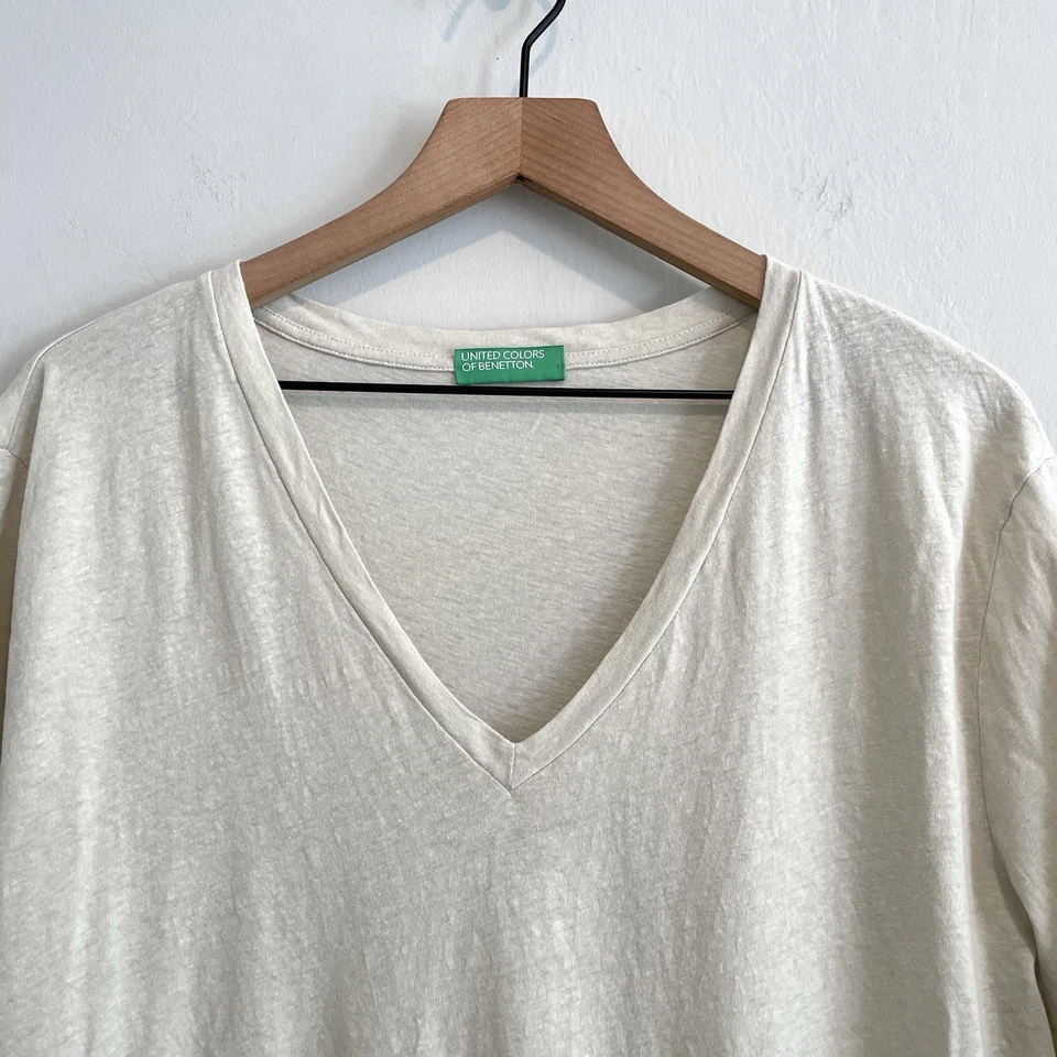 Camiseta para mujer United Colors Benetton M manga corta cuello en V mezcla de lino beige Foto 3 de 4