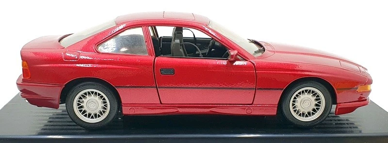 Maisto 1/18 Scale Diecast 31805 - BMW 850i 1990 - Red - Image 4 of 4