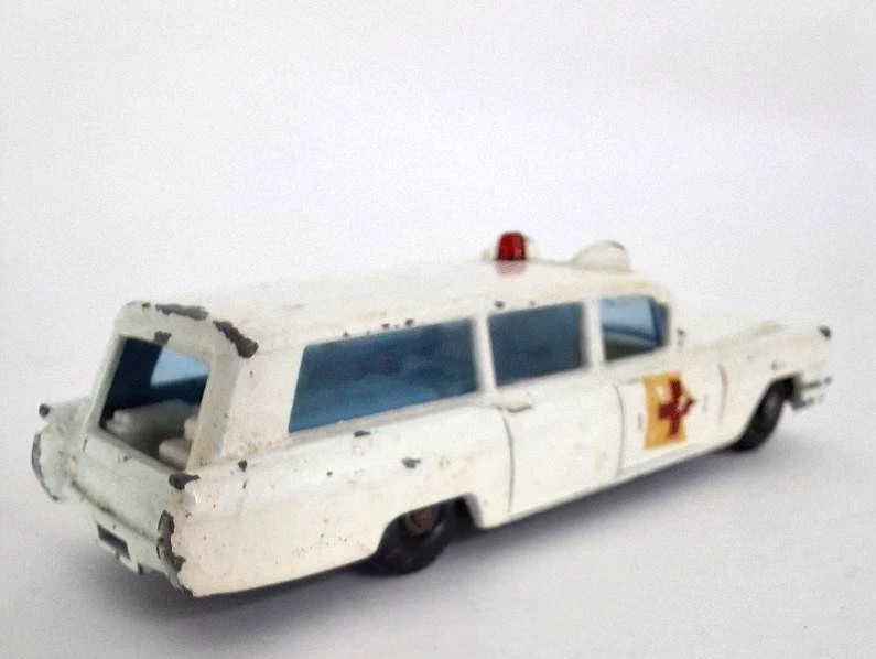 老式莱斯尼英格兰火柴盒1965年第54号凯迪拉克S&S救护车蓝色窗户 — 第 3/4 张图片