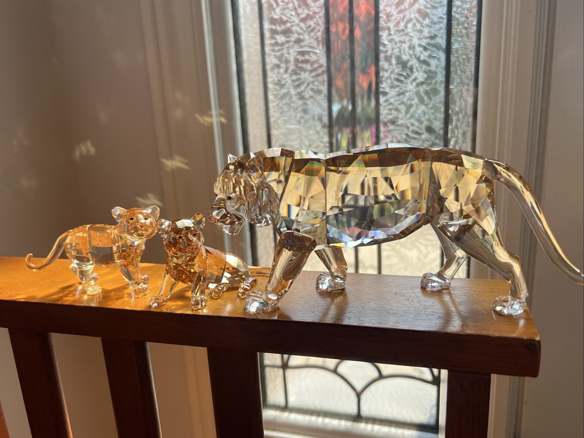 Swarovski 2010 annual edition Tiger and Cubs 1003148 Mint in