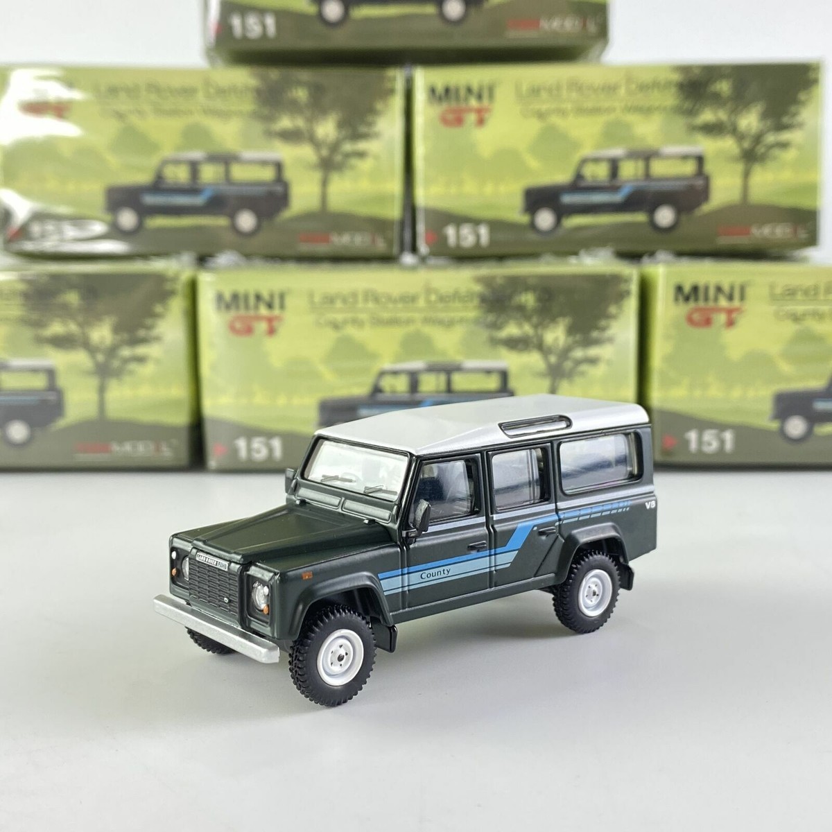 MINI GT 1:64 Land Rover Defender 110 1985 RHD Diecast Model Car in