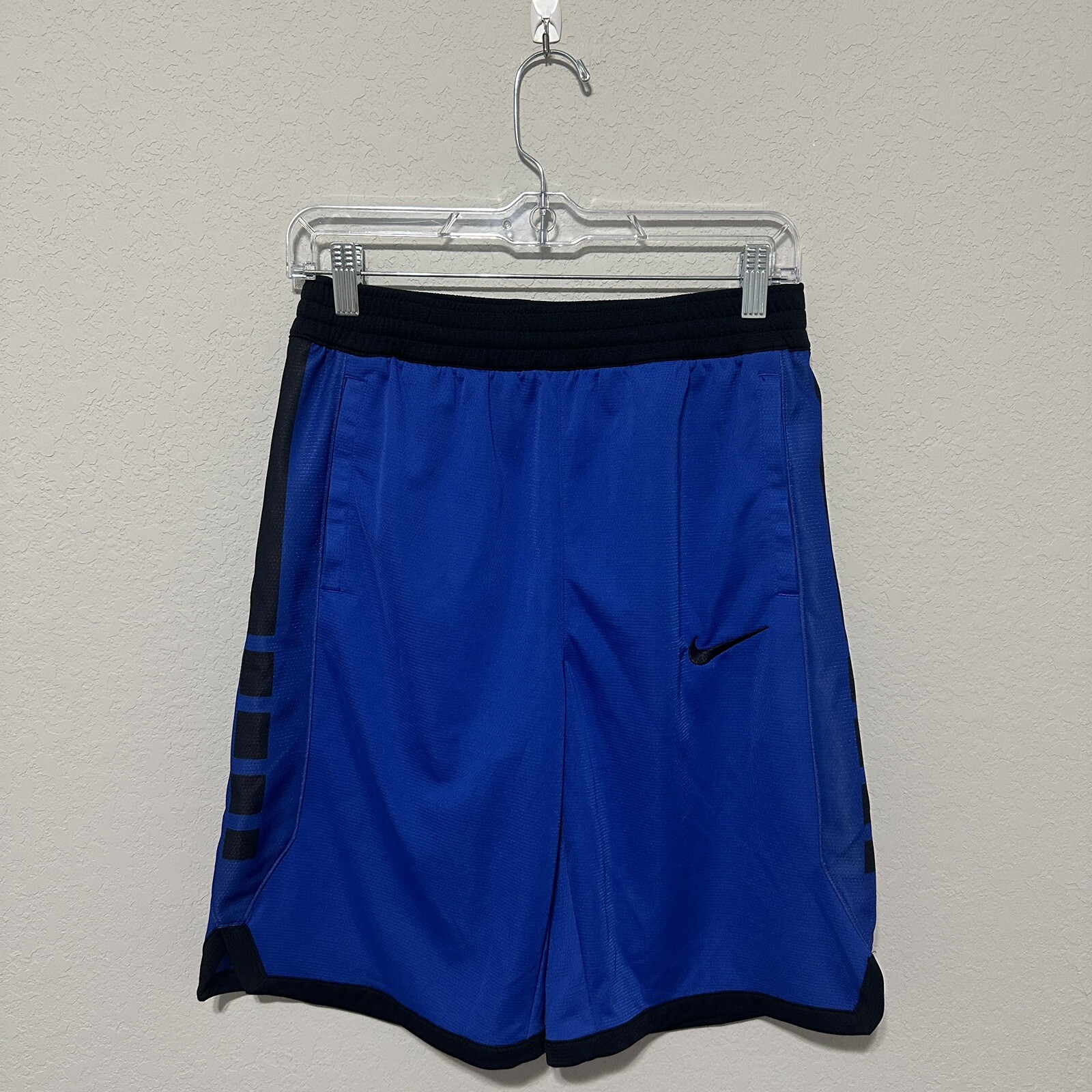 Шорты Nike для мальчиков размер XL темно-синие черные с карманами спортивные для спортзала бега
