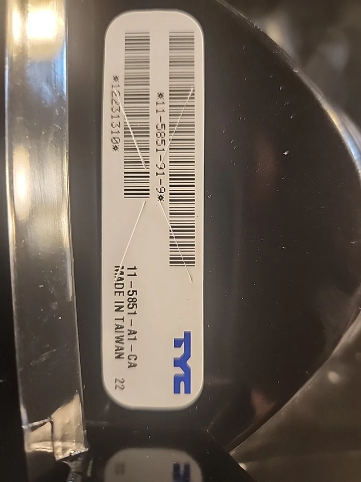 Luz trasera Chevy Silverado, 1500 2003-06 clásica TYC pasajero derecha nueva. Foto 2 de 4