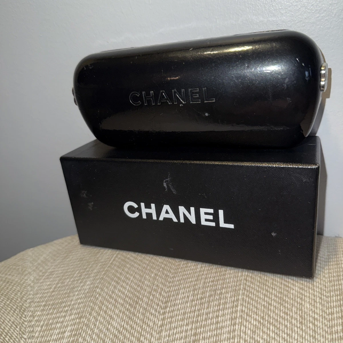 CHANEL Black Gloss Sunglasses with Branded Case Chanel Black Sunglasses – Labellov main image 3