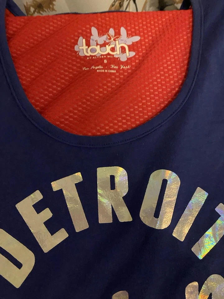 Women’s Detroit Pistons Basketball Jerswy Red And Blue Small - Image 2 of 4