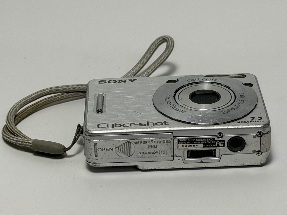 SONY Cyber-shot DSC-W70 ホワイト コンデジ 綺麗 Amazon.com : Sony Cybershot DSCW70 7.2MP Digital Camera with 3x