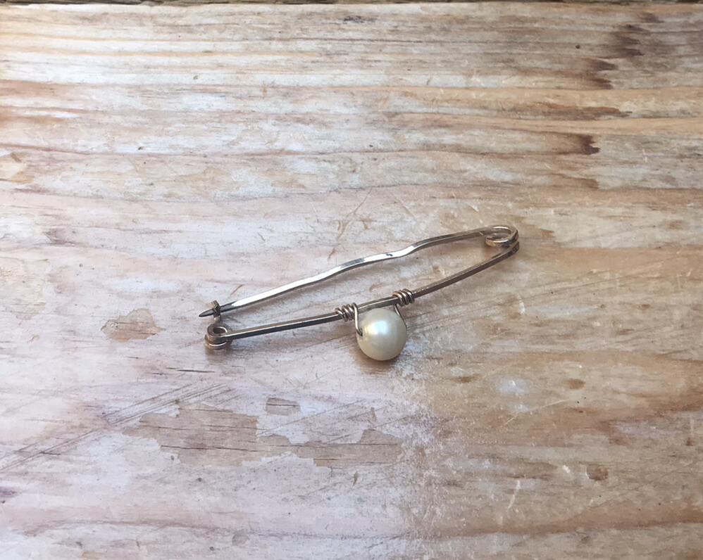 Vintage Faux Pearl Bar Brooch/Art Deco/1940’s/Retro/Gold Tone/Rolled