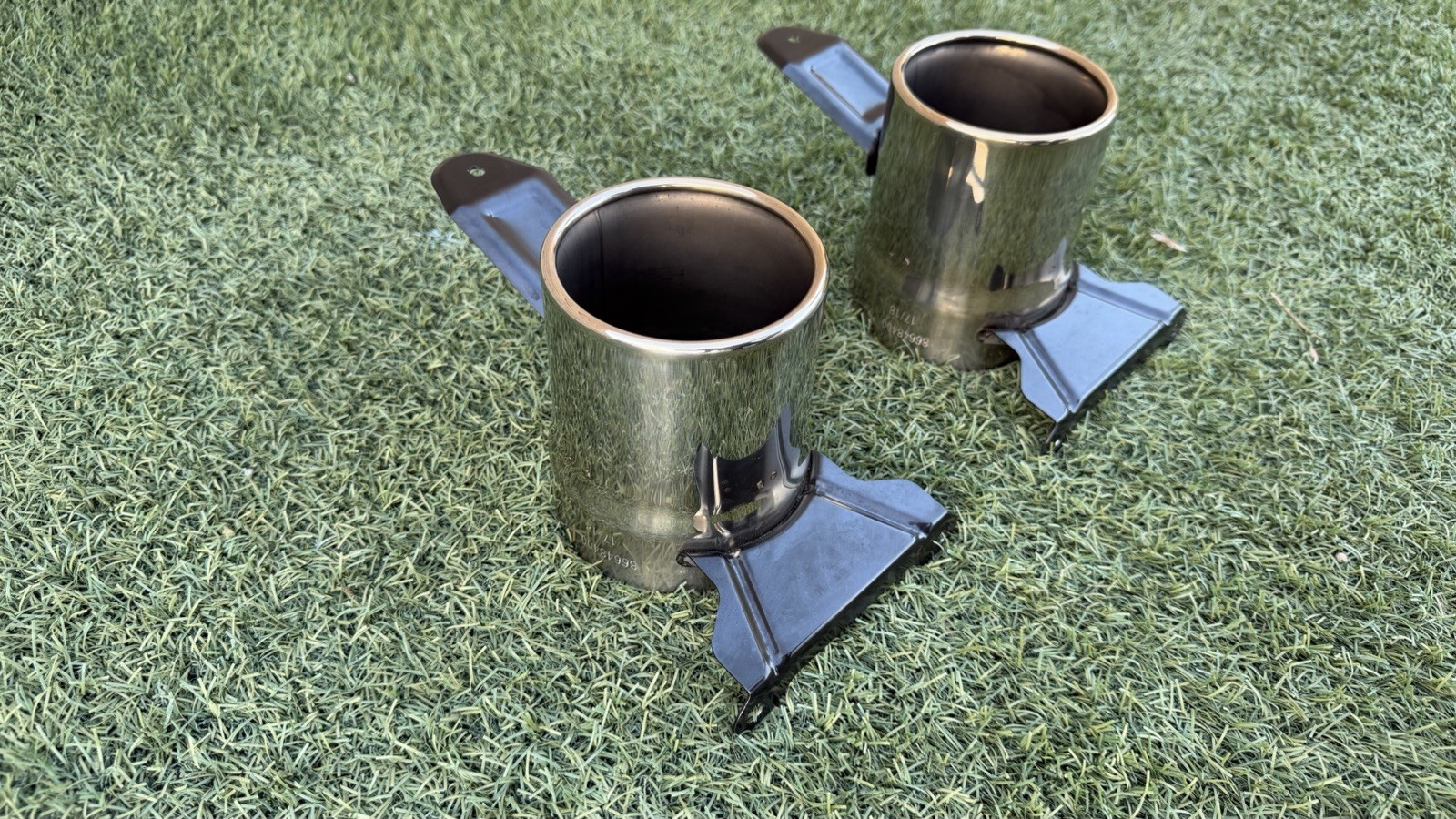 2016–2019 FERRARI 488 GTB / SPIDER REAR EXHAUST TIPS – OEM TAILPIPES