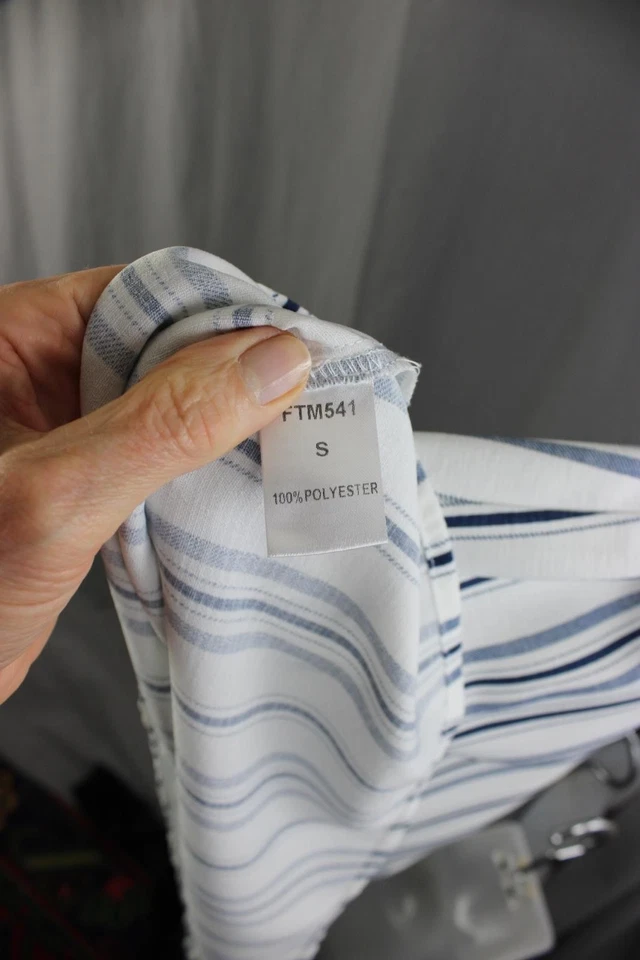 Top sin mangas bordado estampado rojo azul blanco THML para mujer talla pequeña  Foto 4 de 4