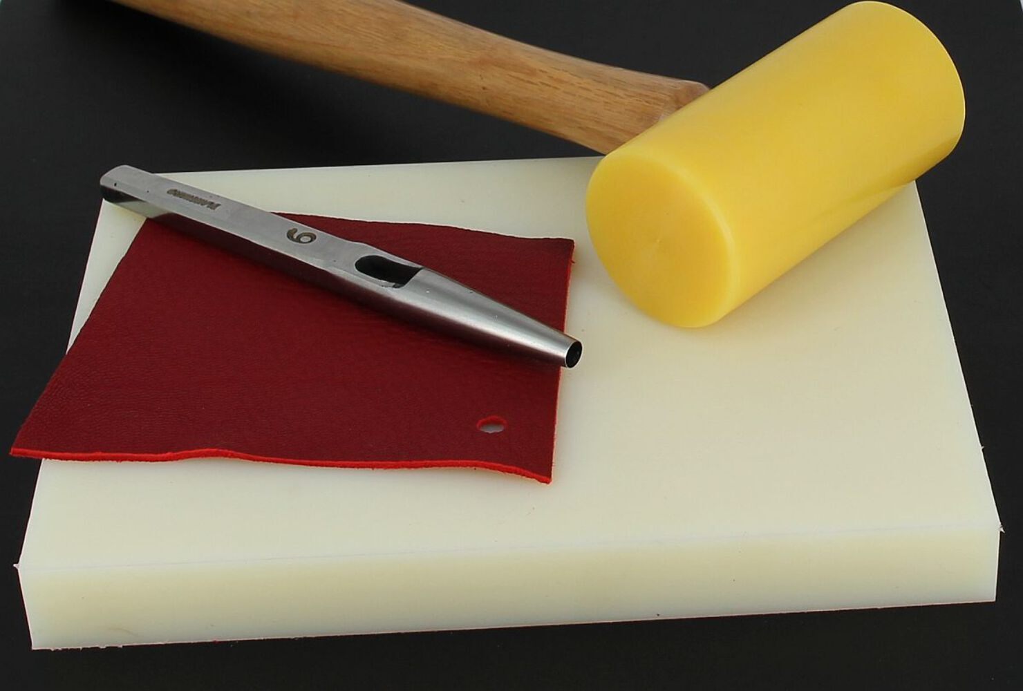 Billot de découpe en ERTALON robuste de 200x150 mm pour plan de travail