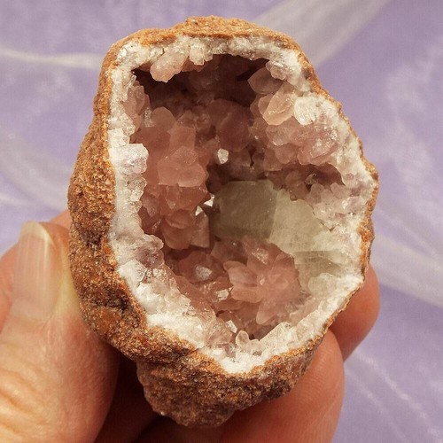 Rare A grade Pink Amethyst crystal geode piece 51g SN48802 - Picture 2 of 4
