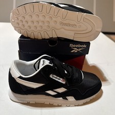 Reebok CL Nylon Size 2 Youth Retro Running Shoe Black White Sneakers.
