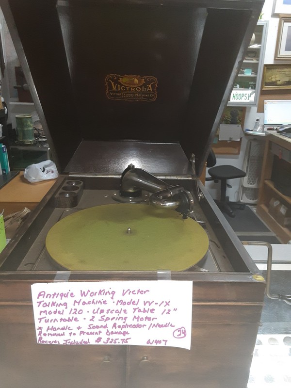 ANTIQUE VICTOR TALKING MACHINE PHONOGRAPH MODEL VV-IX 545760 W/ RECORDS-WORKING