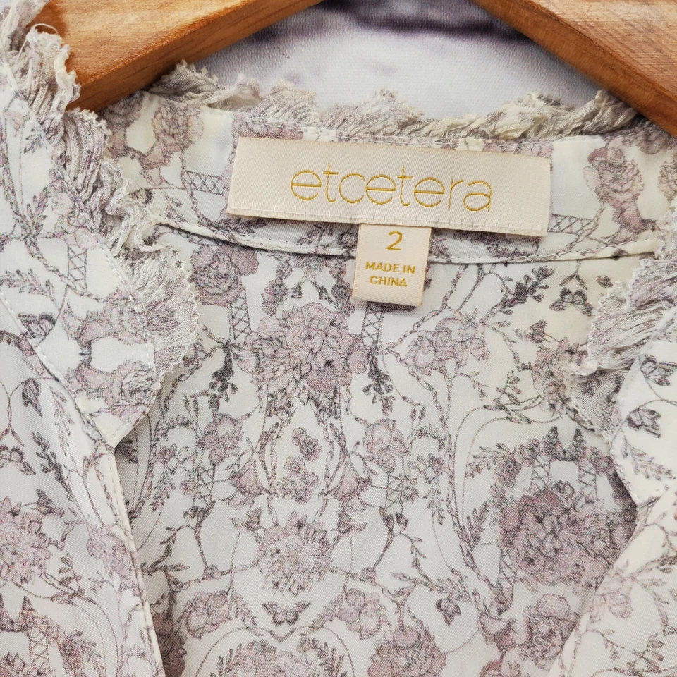 Blusa feminina ETCETERA 2 babados acabamento floral botão manga longa seda multicolorida - Imagem 4 de 4