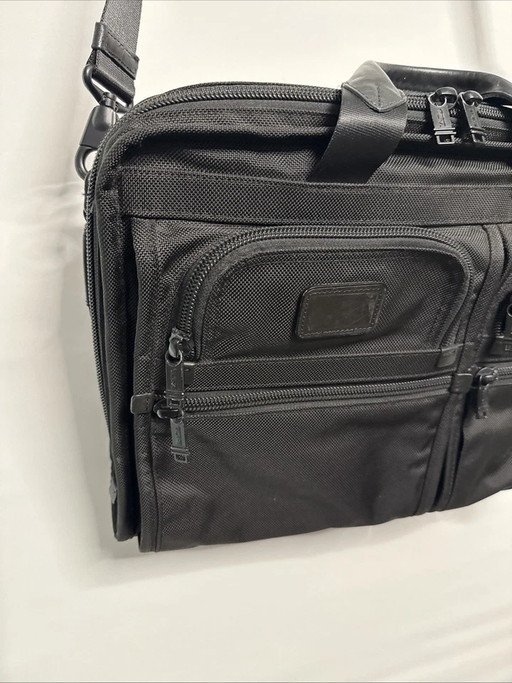 TUMI ALPHA 26114DH 17 Inch SLIM LAPTOP BRIEFCASE EUC - Image 4 of 4