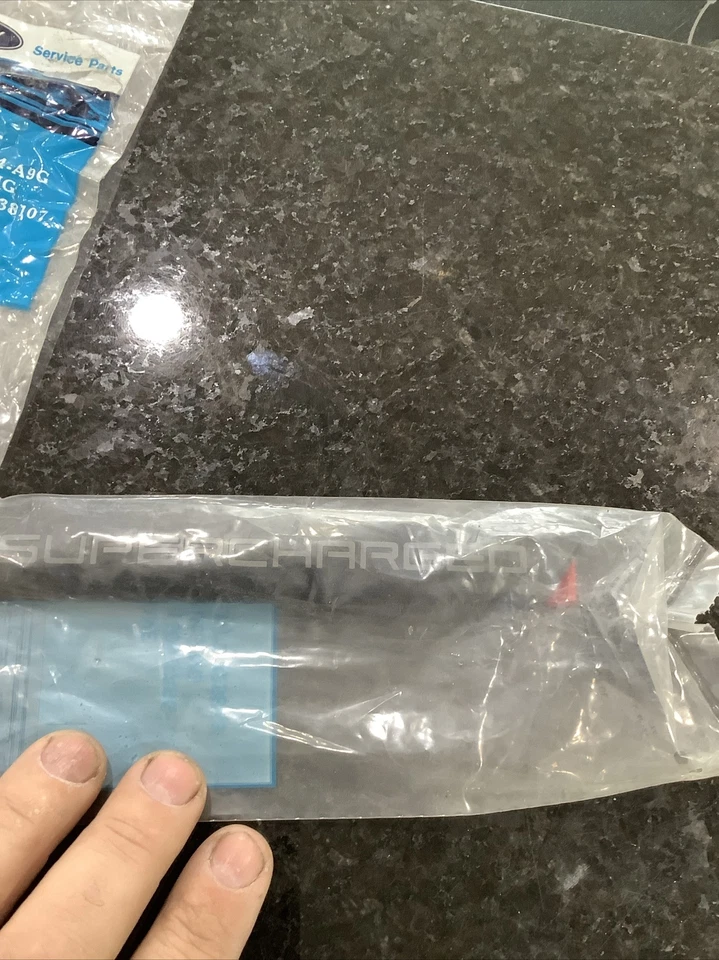 Par de emblemas negros de supercarga Mercury Cougar 1989-1990 como nuevos  Foto 4 de 4