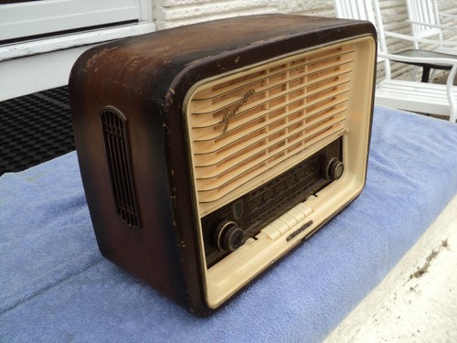 TELEFUNKEN GAVOTTE 7 TABLETOP VINTAGE GERMAN RADIO - Picture 2 of 7