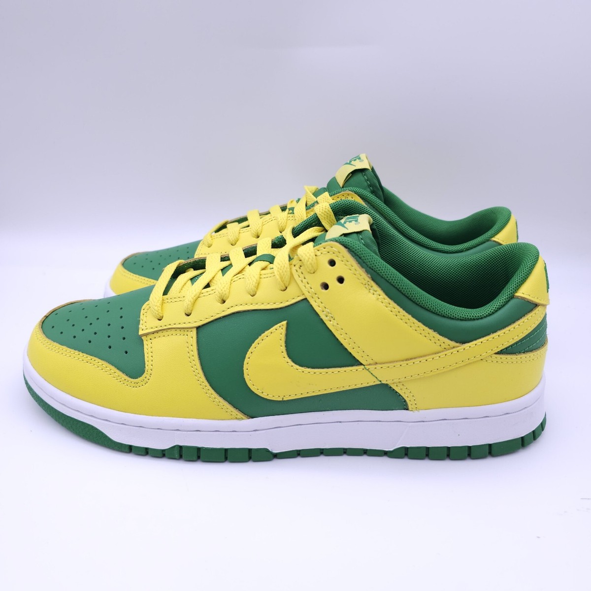 Nike Dunk Low Retro Reverse Brazil Mens Size 9.5  Green Oregon Ducks Nike Dunk Low Retro Oregon Reverse Brazil Men Size 9 DV0833  main image 3
