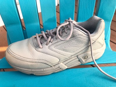 brooks 9.5 wide womens